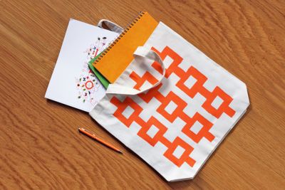 Como hacer un bolso de tela estampado con stencils