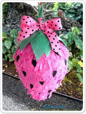 Como hacer una piñata infantil con forma de frutilla