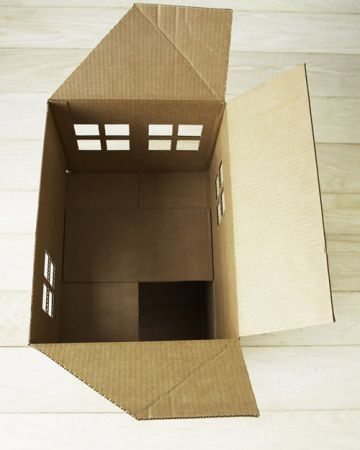 Como hacer una casa para gatos de carton