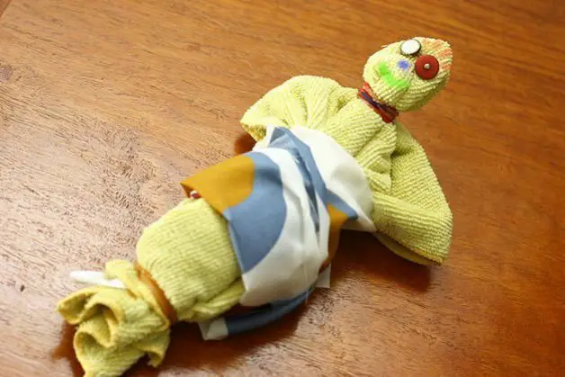 como hacer muñecas recicladas