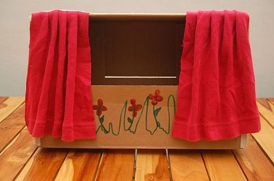 Como hacer un teatro de titeres con una caja