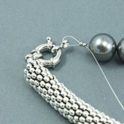 como hacer pulseras con perlas paso a paso