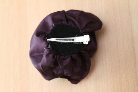 como hacer flores de tela para broches