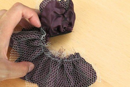 como hacer flores de tela para broches