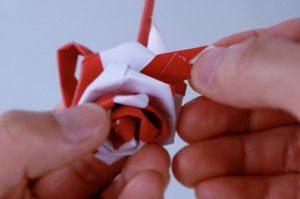 como hacer rosas de papel