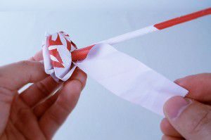 como hacer rosas de papel