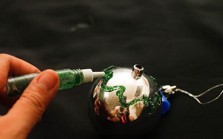 como decorar bolas navideñas