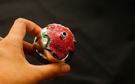 como decorar bolas navideñas