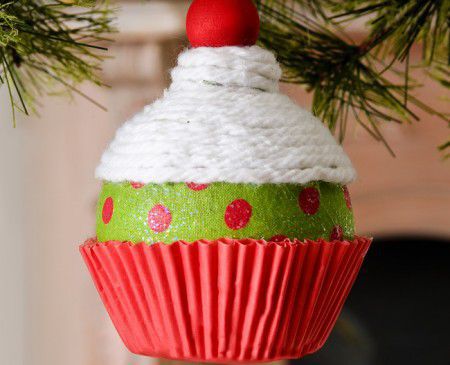 Como hacer un adorno para el arbol de navidad en forma de cupcake