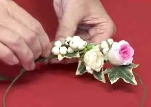 como hacer una corona de flores para el pelo