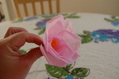 como hacer rosas de papel