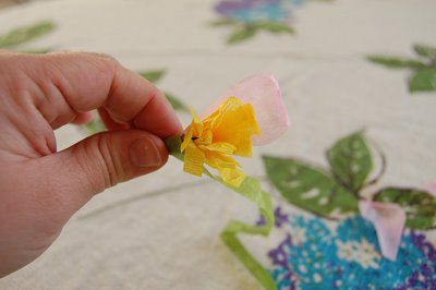 como hacer rosas de papel