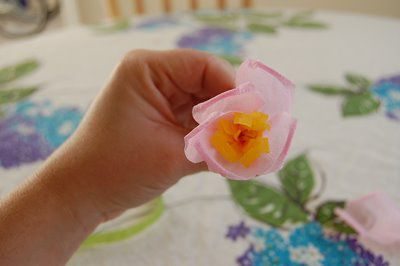 como hacer rosas de papel