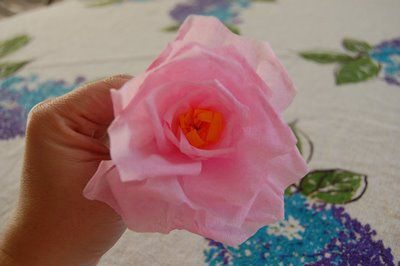 como hacer rosas de papel