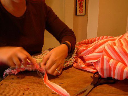 como hacer alfombras de trapillo