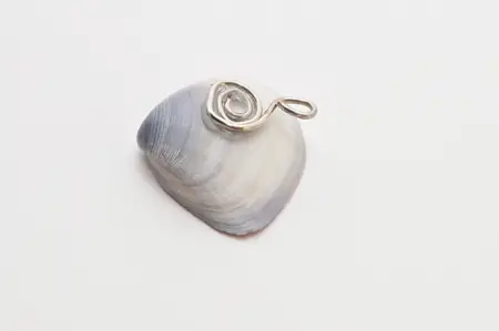 Como hacer un collar con una perla y caracol