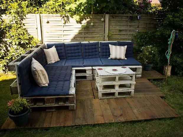 Como hacer un living de exterior con pallets