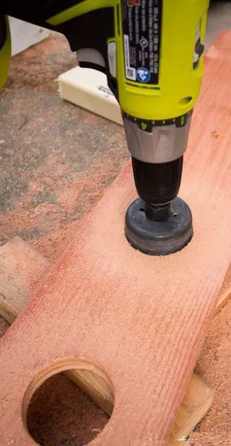 Como hacer un porta vinos de pared 22
