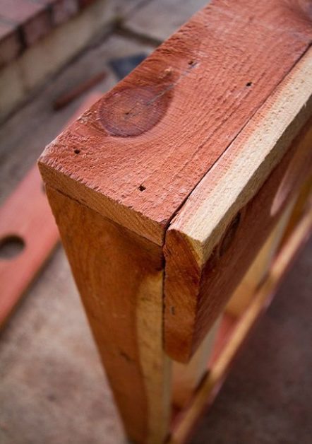Como hacer un porta vinos de pared 33