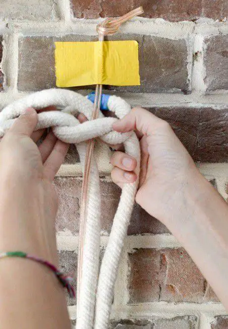 Como hacer una lámpara con macramé 6