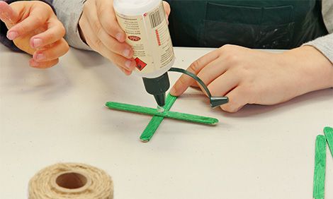 Adornos navideños con palitos de helado