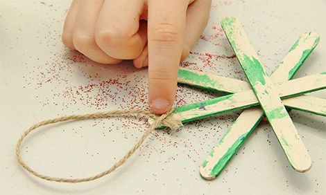 Adornos navideños con palitos de helado