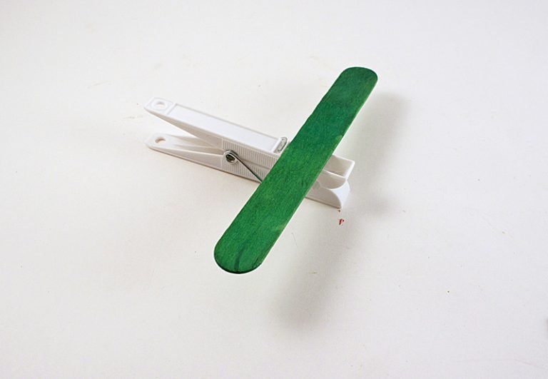 Como hacer aviones con palitos de madera