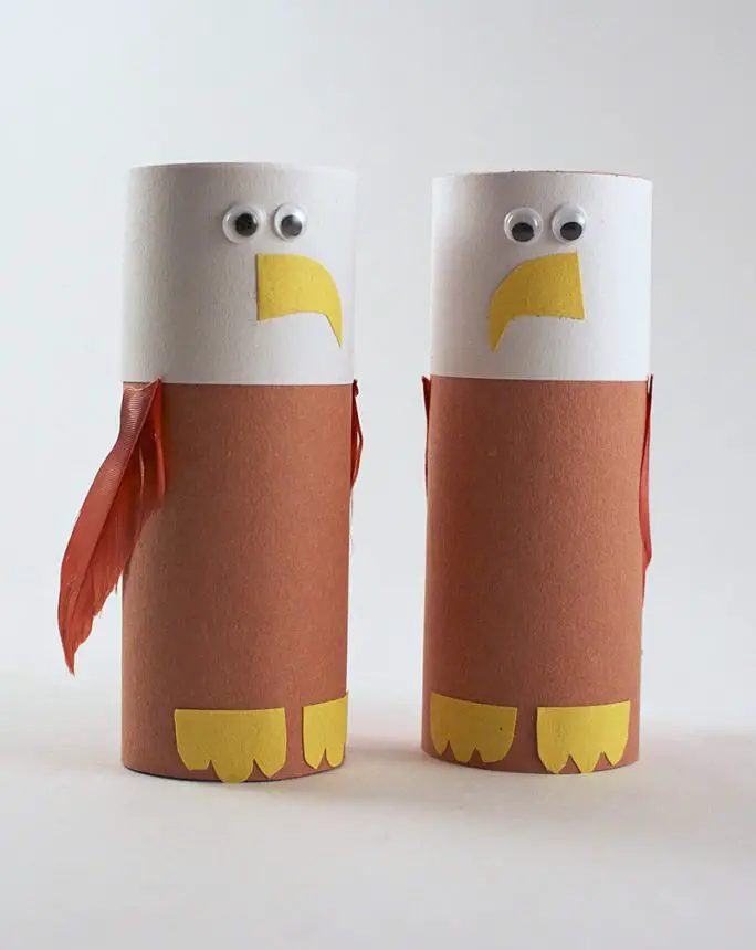 Como hacer un ave con tubos de carton