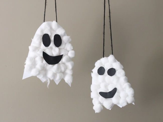 divertidos fantasmas de algodon para hacer con los ninos